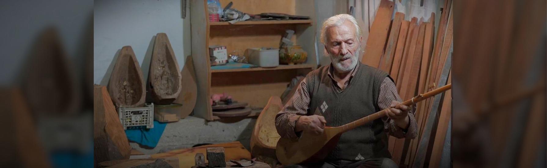 آخر العازفین  